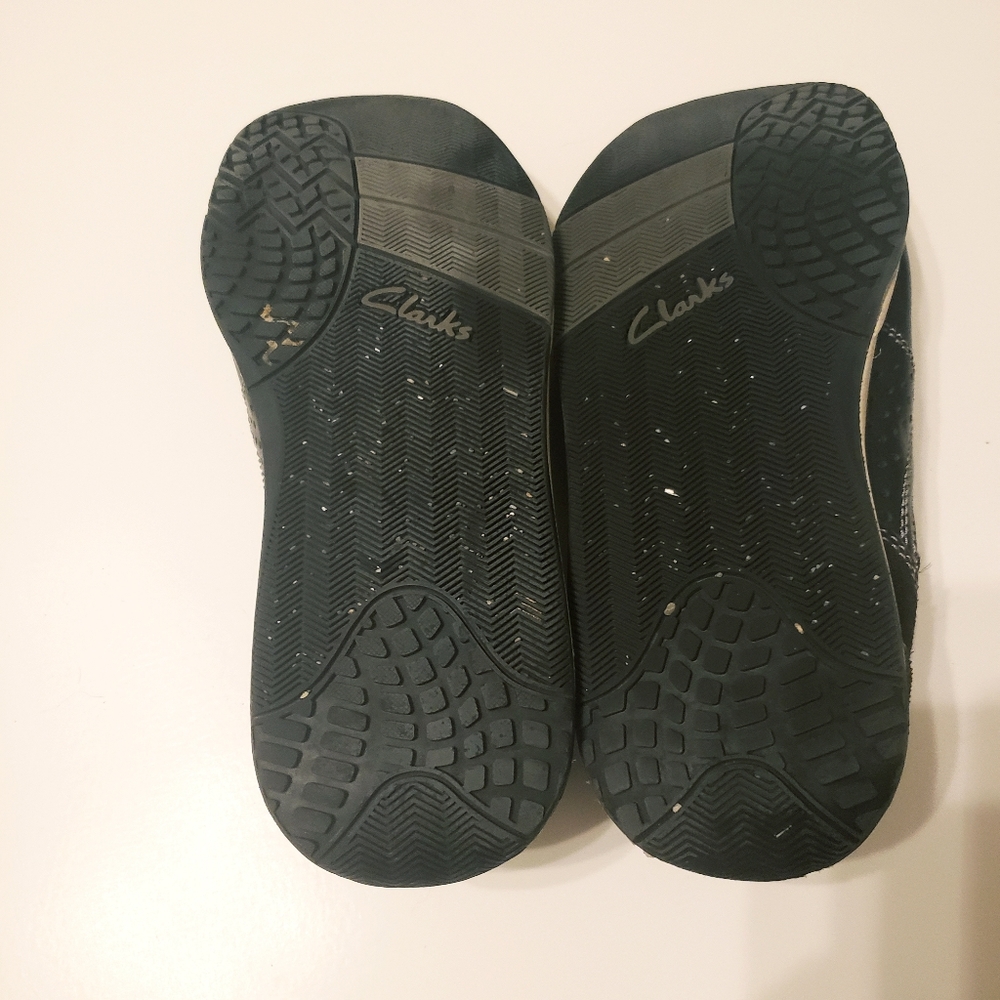 Clarks Cushion Black Loafers...9 - Picture 4 of 5